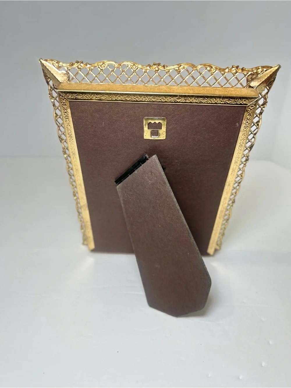 Vintage Regal 5x7 Gold-Finish Metal Picture Rectangular Free Stand or Hang NEW